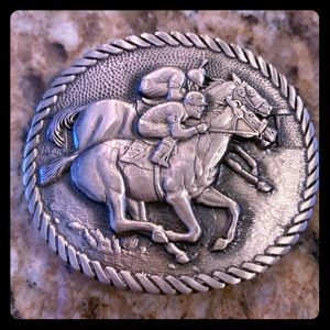 Horse racing belt buckle